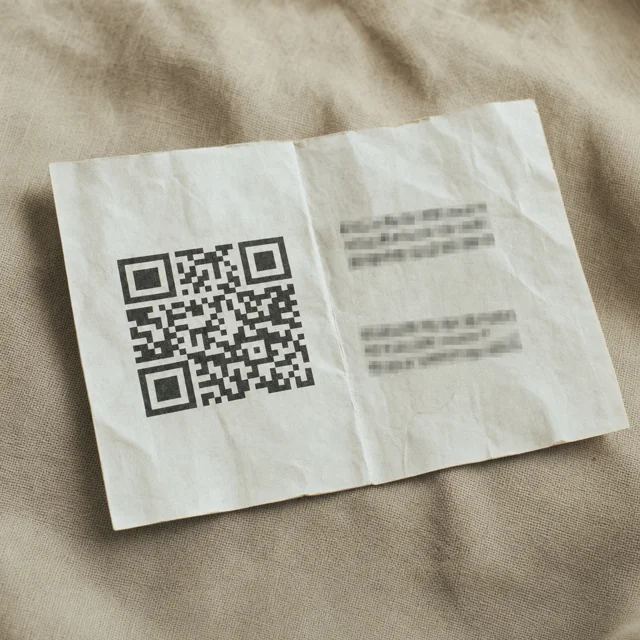 Ein gedrucktes Papier-Wallet mit QR-Code und Adressfeldern